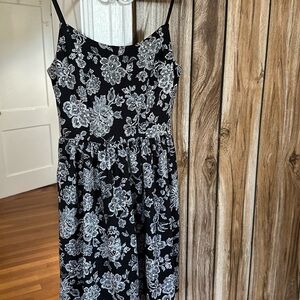 beautiful summer dress, size small, purchased in Macys